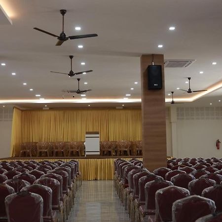 Hydepark Regency Hotel Palakkad Exterior photo